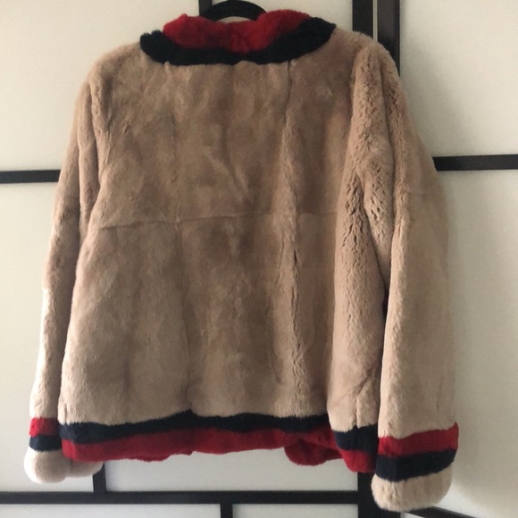 Beautiful coat - Picture 3 of 4